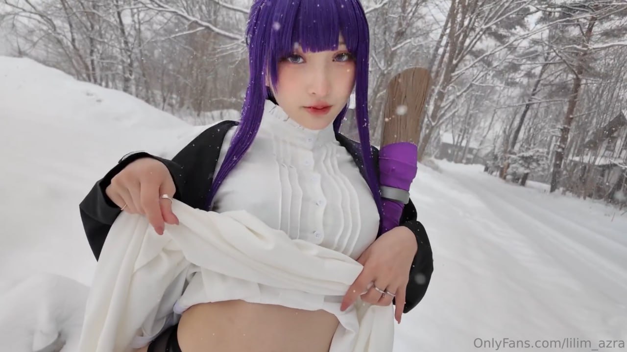 中国美女露臉胡萝卜刷牙